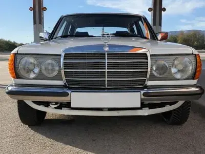 Gebraucht Mercedes 200 82 PS (60 kW) 1981 Weiß Limousine