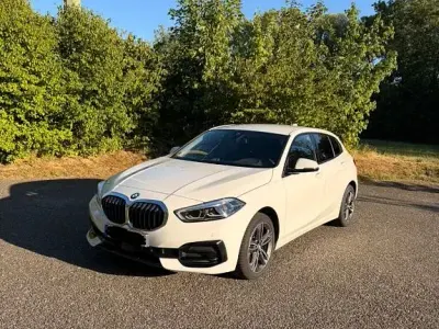 Gebraucht BMW 118 Sport Line 136 PS (100 kW) 2022 Weiß Limousine