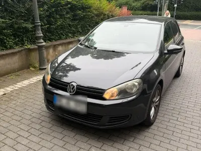 Gebraucht VW Golf VI 105 PS (77 kW) 2011 Schwarz Kleinwagen