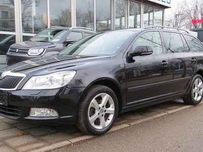 Schwarz Gebraucht 2012 Skoda Octavia Family Kombi | 2.599 € (Superpreis)