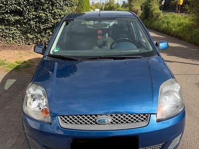 Second-hand Ford Fiesta 69 CP (50 kW) 2008 Albastru Hatchback