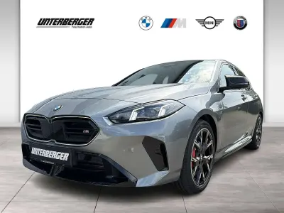 Neu BMW M135 Performance 300 PS (220 kW) 2026 Skyscraper grau Kleinwagen
