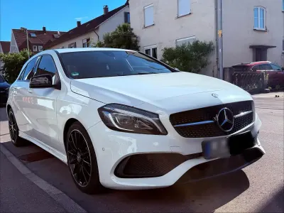 Gebraucht Mercedes A180 AMG line 122 PS (89 kW) 2016 Weiß Kleinwagen