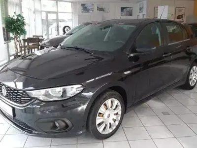 Gebraucht Fiat Tipo Pop 95 PS (69 kW) 2016 Schwarz Kleinwagen