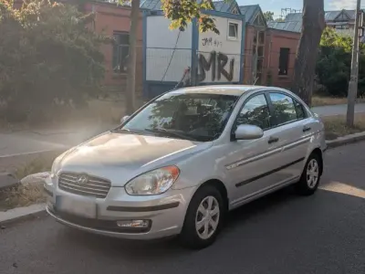 Gebraucht Hyundai Accent 93 PS (68 kW) 2007 Silber Limousine