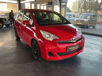 Gebraucht Toyota Verso-S Cool 99 PS (72 kW) 2013 Rot Van / Kleinbus