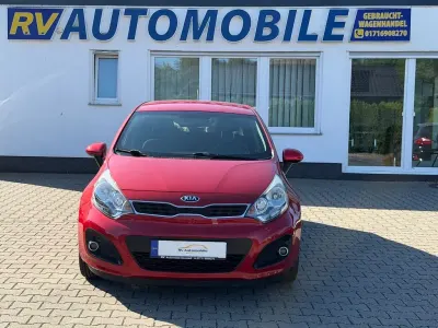 Gebraucht Kia Rio FIFA World Cup Edition 86 PS (63 kW) 2014 Rot Limousine
