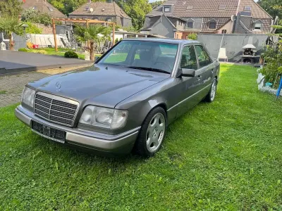 Gebraucht Mercedes 200 136 PS (100 kW) 1993 Beige Limousine