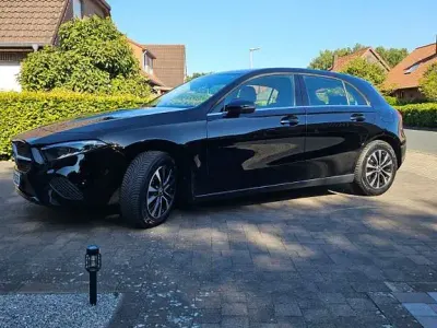 Gebraucht Mercedes A180 136 PS (100 kW) 2023 Schwarz Limousine