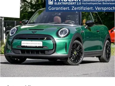 Second-hand Mini Cooper SE Classic 135 kW (184 CP) 2023 Verde Hatchback