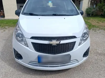 Gebraucht Chevrolet Spark 68 PS (50 kW) 2010 Weiß Kleinwagen