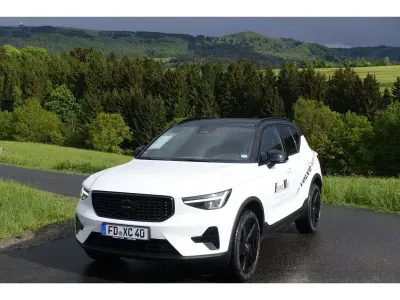 Gebraucht Volvo XC40 Plus 163 PS (119 kW) 2025 Weiss SUV