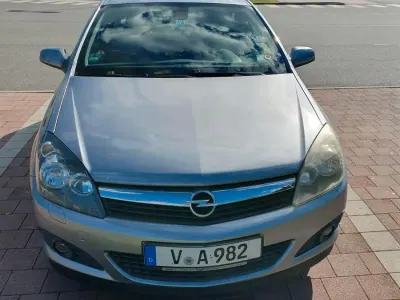 Używany Opel Astra GTC 125 KM (91 kW) 2007 Szary Hatchback