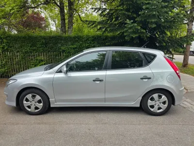 Gebraucht Hyundai i30 Classic 90 PS (66 kW) 2011 Grau Limousine