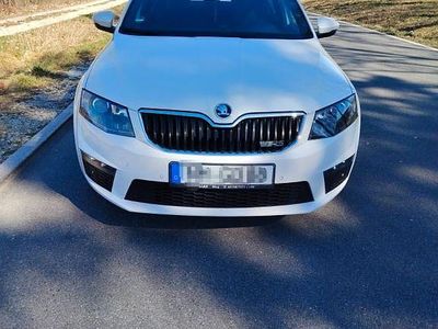 Gebraucht Skoda Octavia RS 184 PS (135 kW) 2015 Weiß Kleinwagen