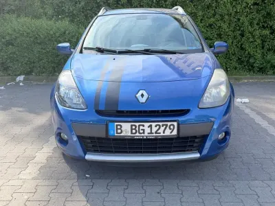 Używany Renault Clio II 90 KM (66 kW) 2011 Niebieski Sedan/Limuzyna
