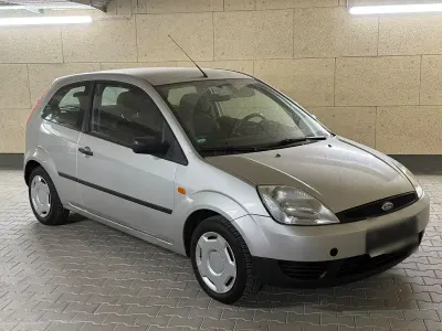 Second-hand Ford Fiesta 60 CP (44 kW) 2004 Argintiu Hatchback