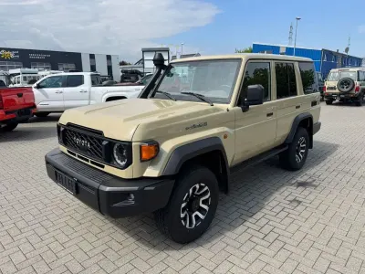 Gebraucht Toyota Land Cruiser 231 PS (169 kW) 2025 Beige SUV