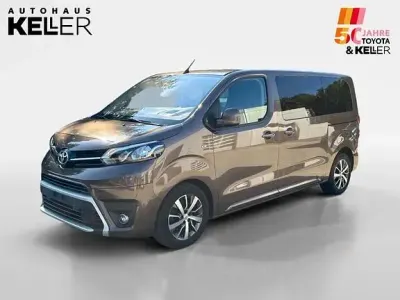 Gebraucht Toyota Proace Verso Basis 150 PS (110 kW) 2018 Barriquebraun metallic Kombi