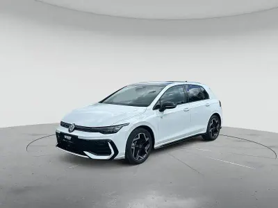 Neu VW Golf VIII R-line 204 PS (150 kW) 2026 Pure white uni / schwarz uni Limousine