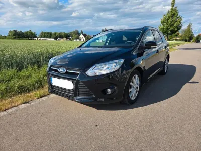 Gebraucht Ford Focus Ambiente 105 PS (77 kW) 2011 Schwarz Limousine