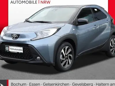 Neu Toyota Aygo X 72 PS (52 kW) 2026 Grau SUV