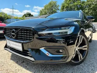 Gebraucht Volvo V60 Inscription 197 PS (144 kW) 2021 Schwarz Kombi
