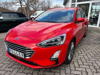 Gebraucht Ford Focus Titanium 125 PS (91 kW) 2018 Rot Limousine