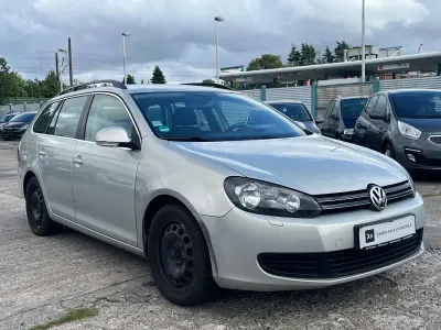 Gebraucht VW Golf VI Comfortline 122 PS (89 kW) 2010 Silver leaf white gold Kleinwagen