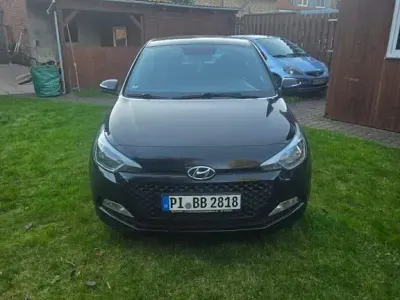 Gebraucht Hyundai i20 Classic 84 PS (61 kW) 2017 Schwarz Limousine