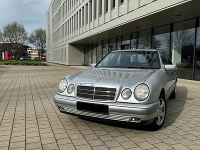 Mercedes E200