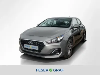 Gebraucht Hyundai i30 Trend 120 PS (88 kW) 2019 Olivine grey Limousine