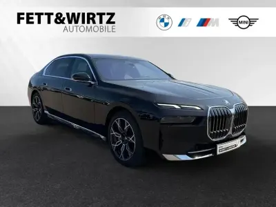 Gebraucht BMW 750e Comfort Edition 489 PS (359 kW) 2024 Saphirschwarz metallic Limousine