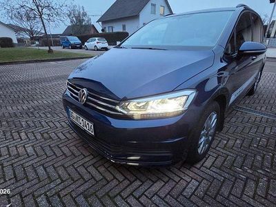 Gebraucht VW Touran Trendline 110 PS (80 kW) 2015 Blau Van / Kleinbus