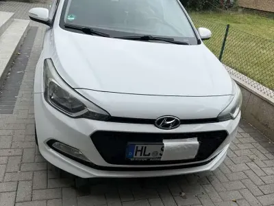 Gebraucht Hyundai i20 YES! Silver 84 PS (61 kW) 2015 Limousine