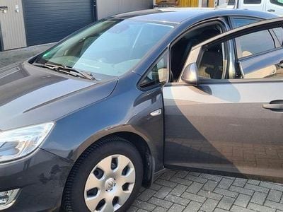 Gebraucht Opel Astra 115 PS (84 kW) 2011 Braun Limousine