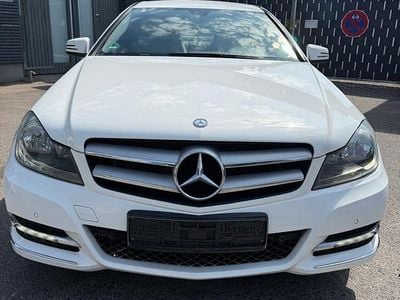 Gebraucht Mercedes C180 156 PS (114 kW) 2013 Weiß Coupé
