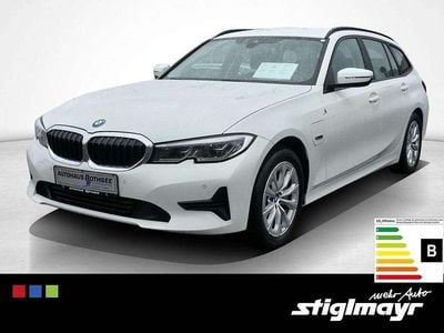 Gebraucht BMW 330e Advantage 292 PS (214 kW) 2022 Alpinweiss Kombi