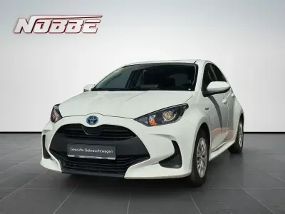 Gebraucht Toyota Yaris Hybrid Business Edition 116 PS (85 kW) 2021 Weiß Limousine