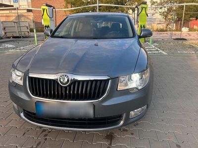 Gebraucht Skoda Superb 160 PS (117 kW) 2010 Grau Limousine