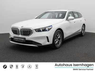 Gebraucht BMW 520 Sport Line 197 PS (144 kW) 2024 Alpinweiã uni300 Kombi