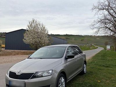Begagnad Skoda Rapid Style 122 HK (89 kW) 2014 Beige Halvkombi