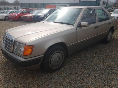 Brugt Mercedes E220 150 HK (110 kW) 1993 Brun Sedan