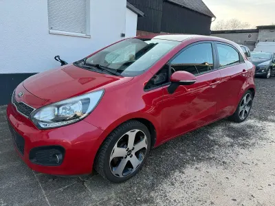 Second-hand Kia Rio Spirit 86 CP (63 kW) 2012 Roșu Berlinǎ