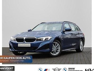 Gebraucht BMW 320e Shadowline 204 PS (150 kW) 2022 Phytonicblau Kombi
