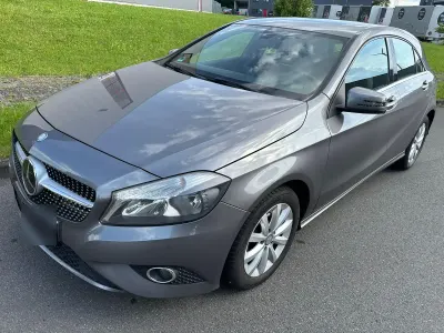 Gebraucht Mercedes A180 122 PS (89 kW) 2013 Grau Kleinwagen