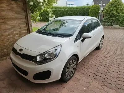 Gebraucht Kia Rio Edition 7 109 PS (80 kW) 2011 Weiß Limousine