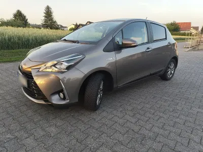 Gebraucht Toyota Yaris Comfort 101 PS (74 kW) 2017 Grau Kleinwagen