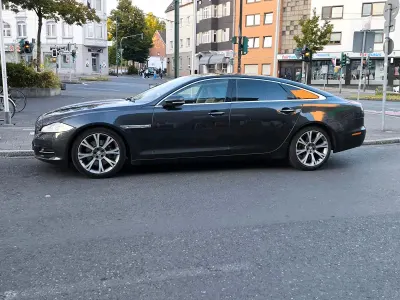 Gebraucht Jaguar XJ 275 PS (202 kW) 2011 Grau Limousine