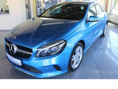 Gebraucht Mercedes A200 156 PS (114 kW) 2015 Suedseeblau Kleinwagen